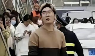 为爱冲锋的战士下一句文案